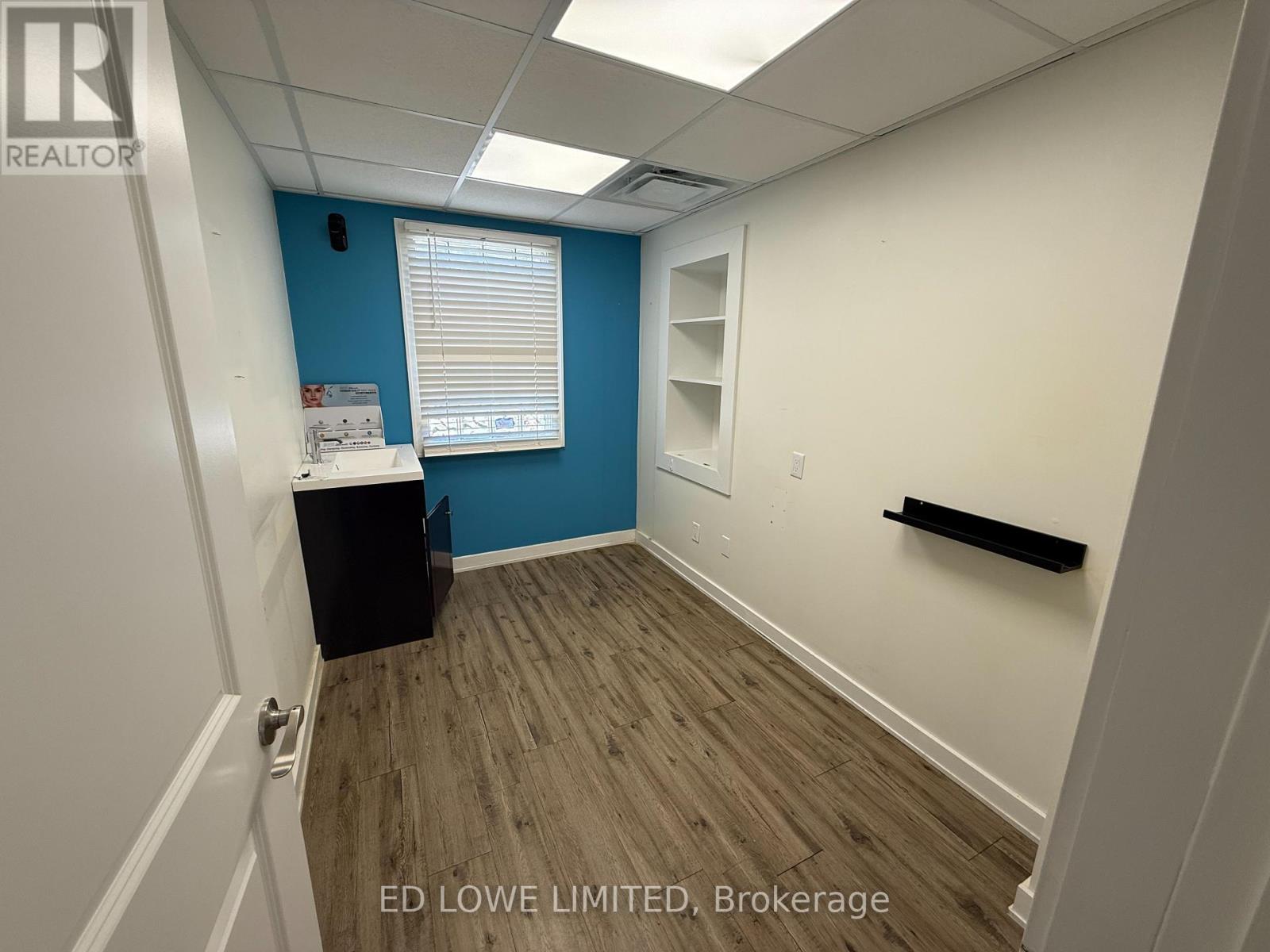 140 Bradford Street, Barrie, Ontario  L4N 3B3 - Photo 6 - S12463559