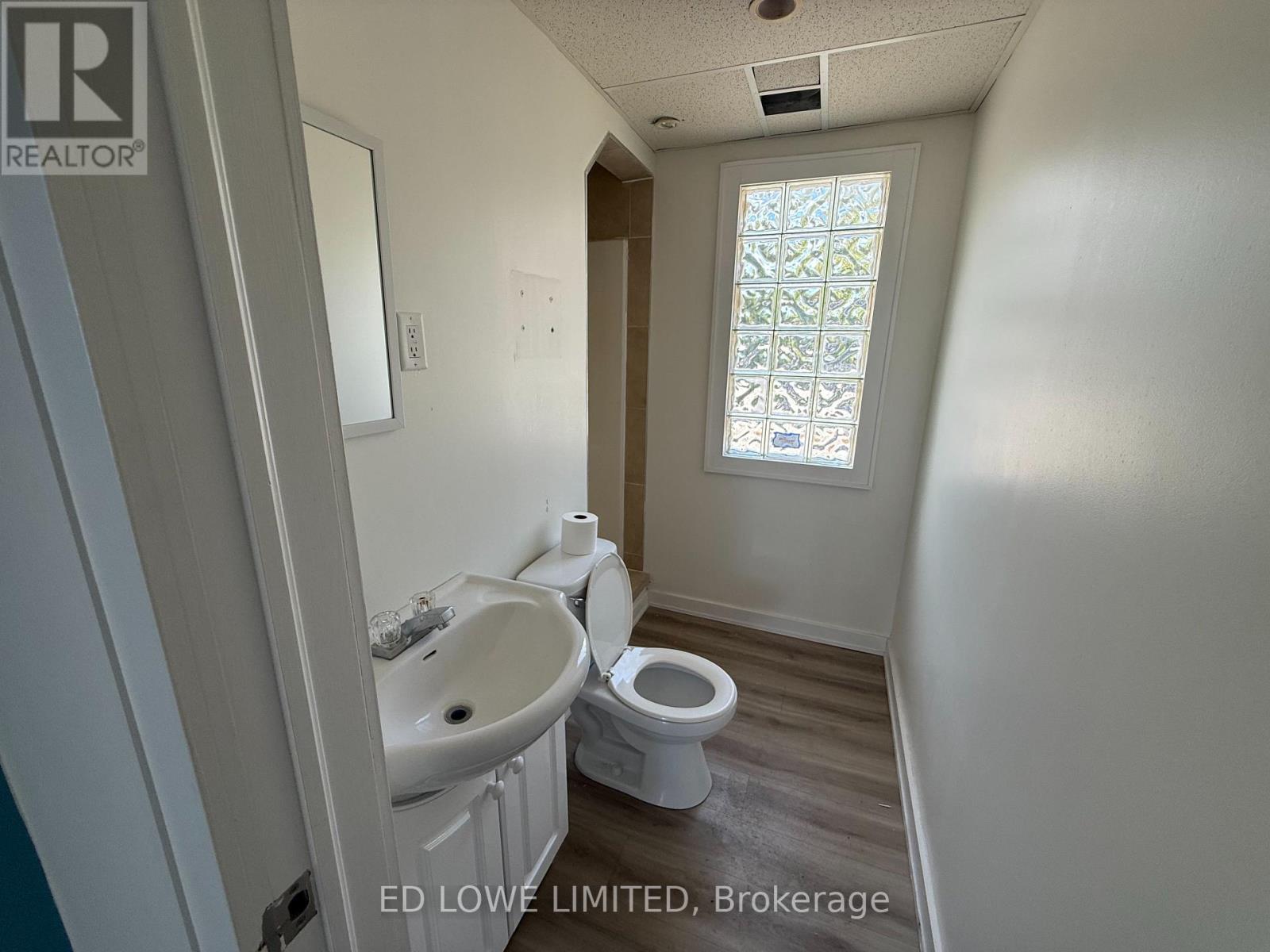 140 Bradford Street, Barrie, Ontario  L4N 3B3 - Photo 7 - S12463559