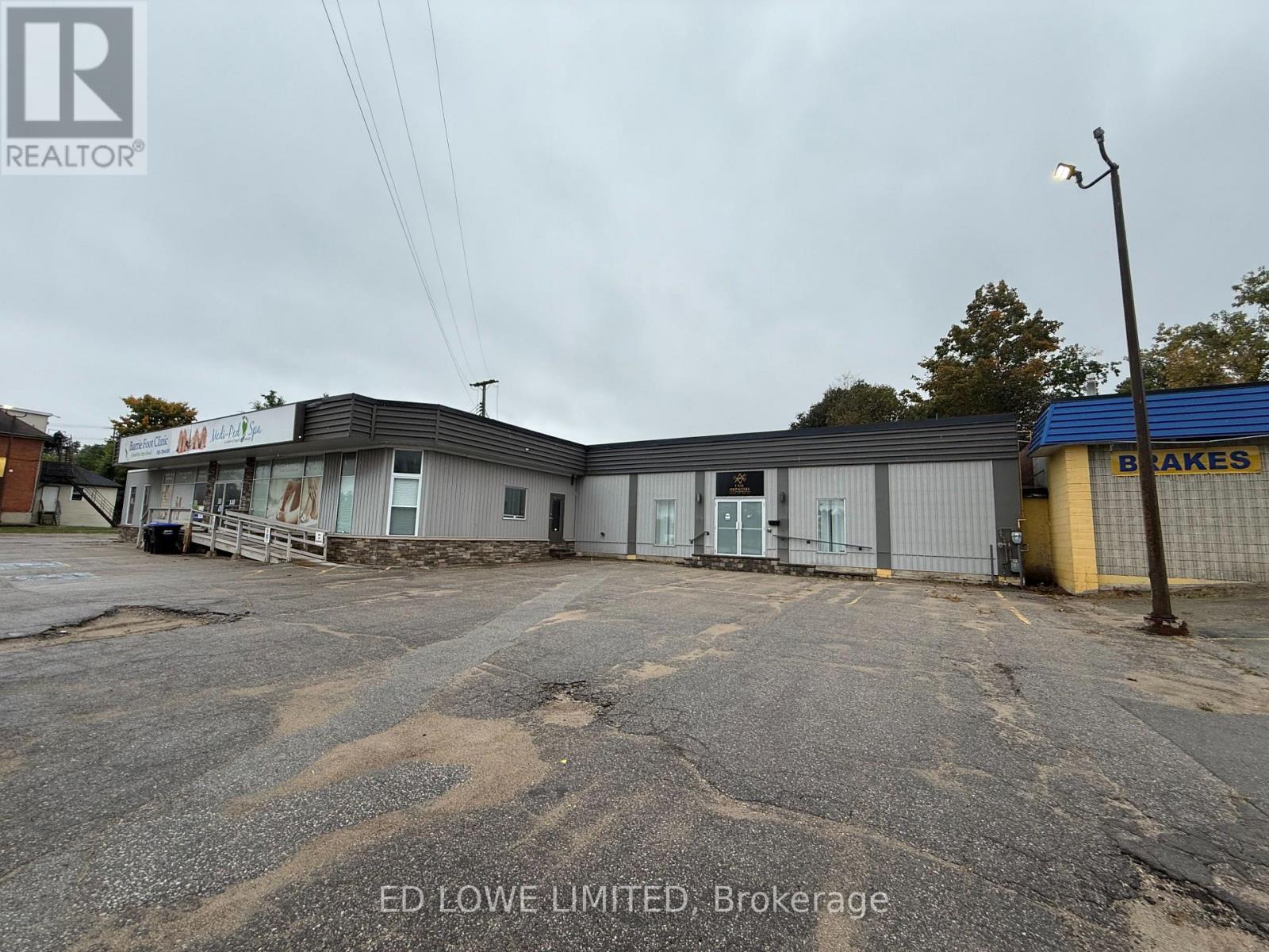 136 BRADFORD STREET, Barrie, Ontario