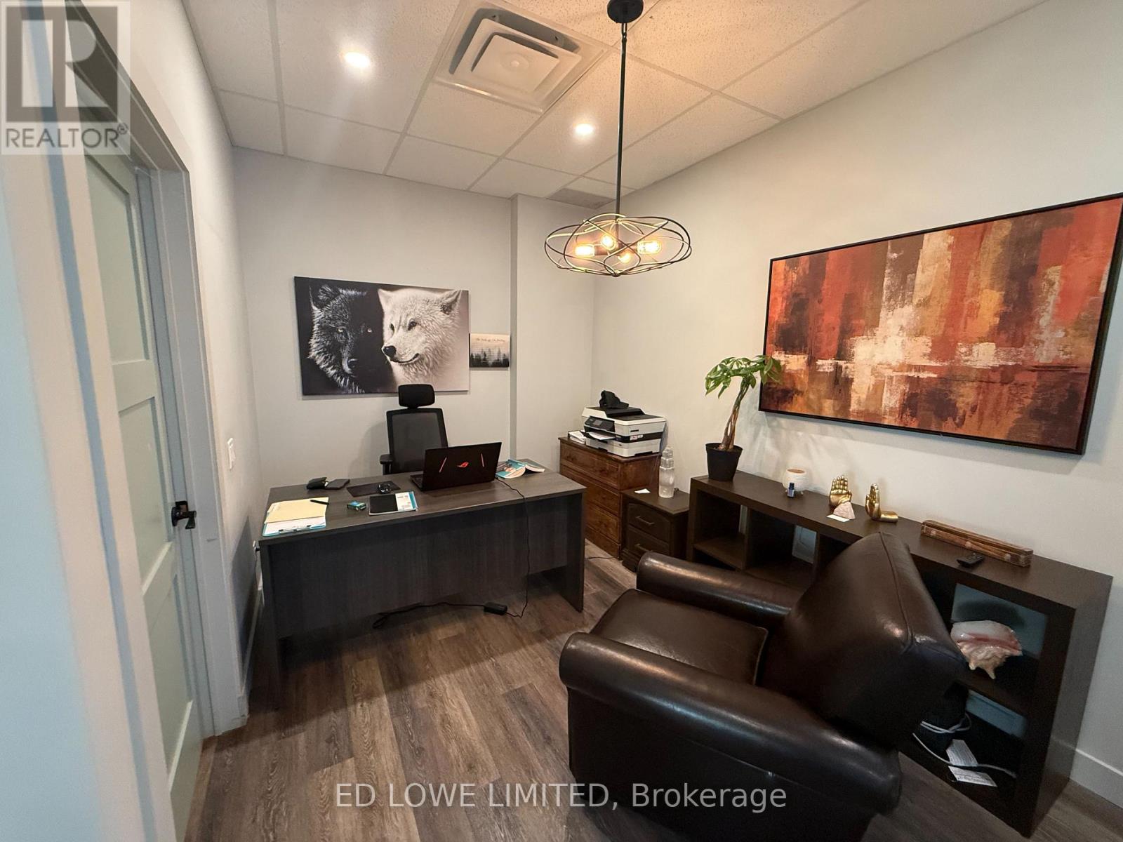 136 Bradford Street, Barrie, Ontario  L4N 3B3 - Photo 4 - S12463599