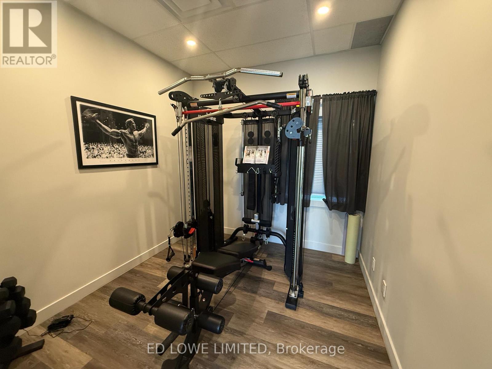 136 Bradford Street, Barrie, Ontario  L4N 3B3 - Photo 6 - S12463599