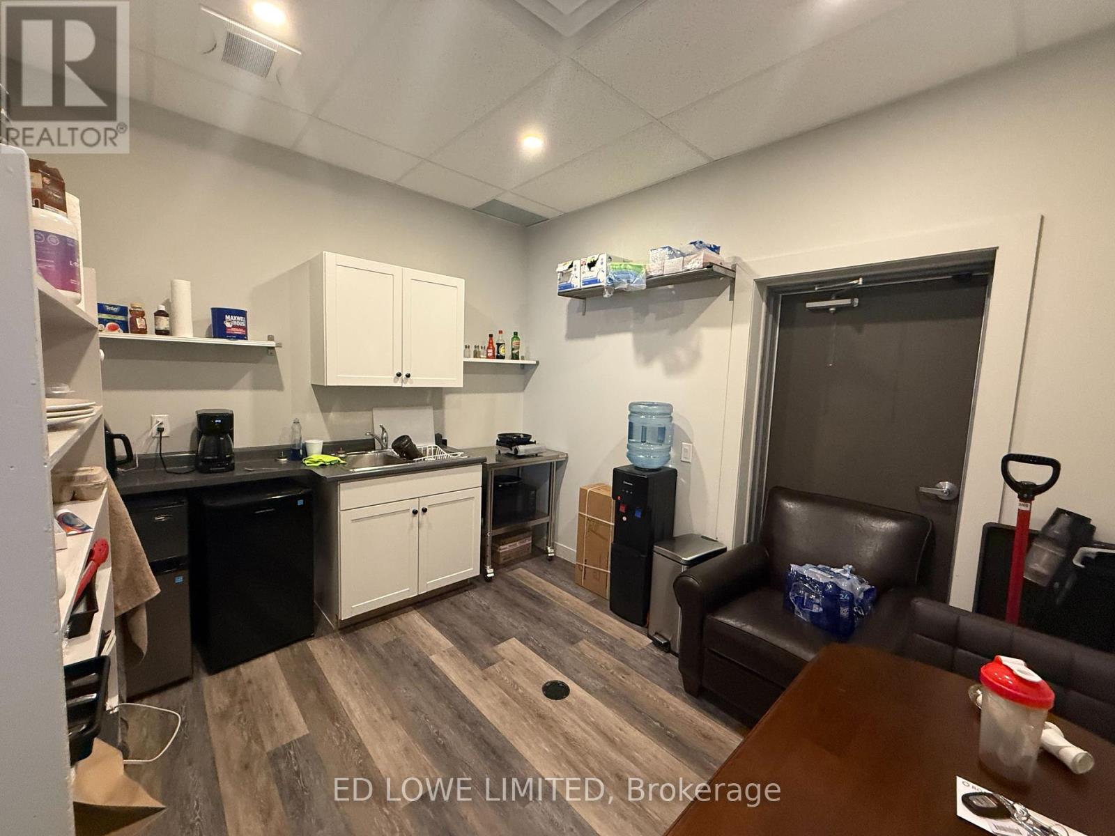136 Bradford Street, Barrie, Ontario  L4N 3B3 - Photo 8 - S12463599