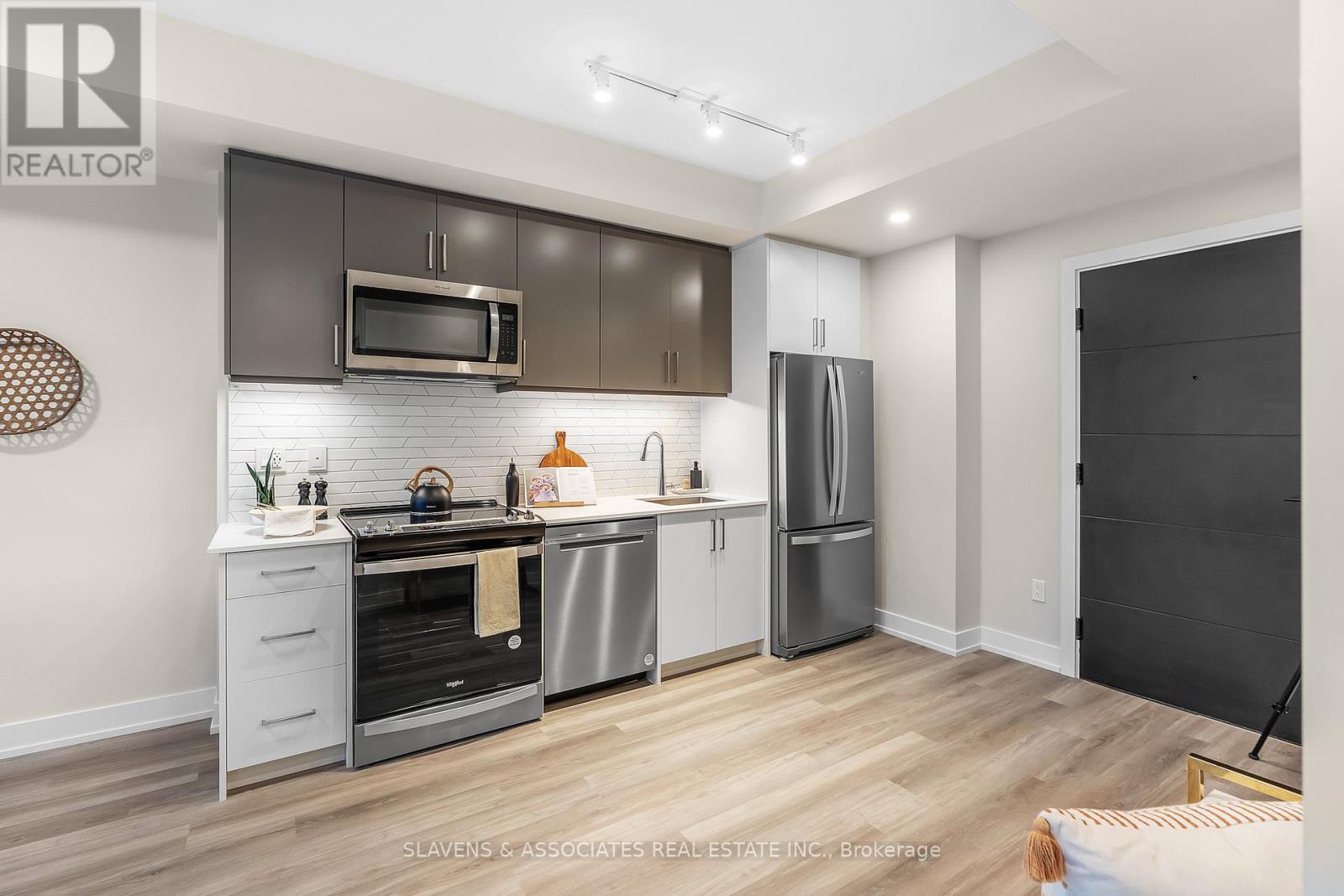 1105 - 41 Johnson Street, Barrie, Ontario  L4M 0L6 - Photo 6 - S12463613