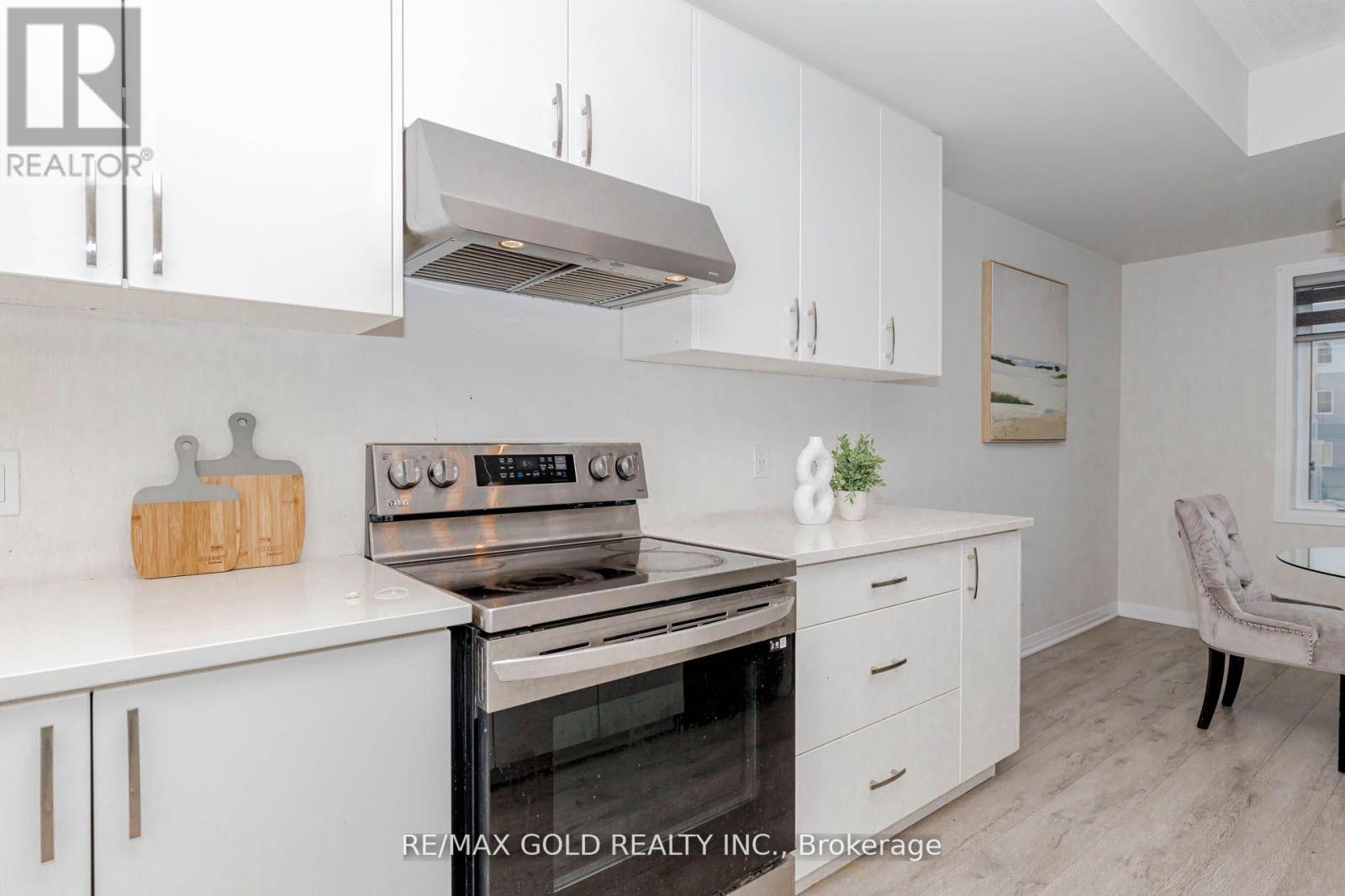 3 - 124 Seabrook Drive, Kitchener, Ontario  N2R 0R7 - Photo 14 - X12463447
