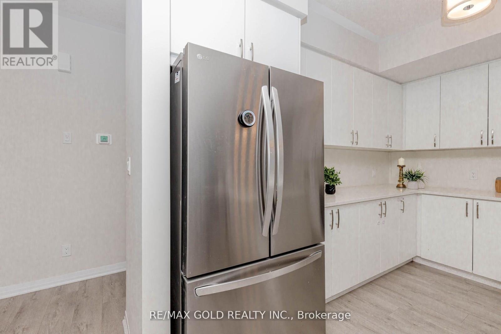 3 - 124 Seabrook Drive, Kitchener, Ontario  N2R 0R7 - Photo 15 - X12463447