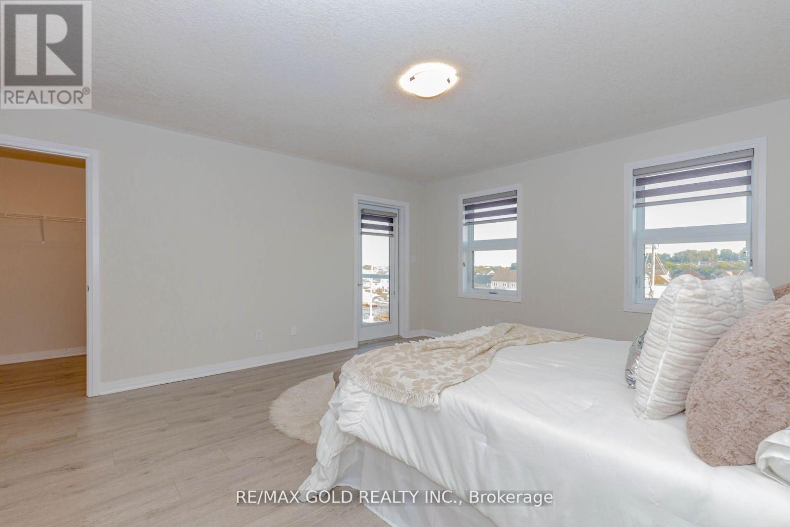 3 - 124 Seabrook Drive, Kitchener, Ontario  N2R 0R7 - Photo 31 - X12463447