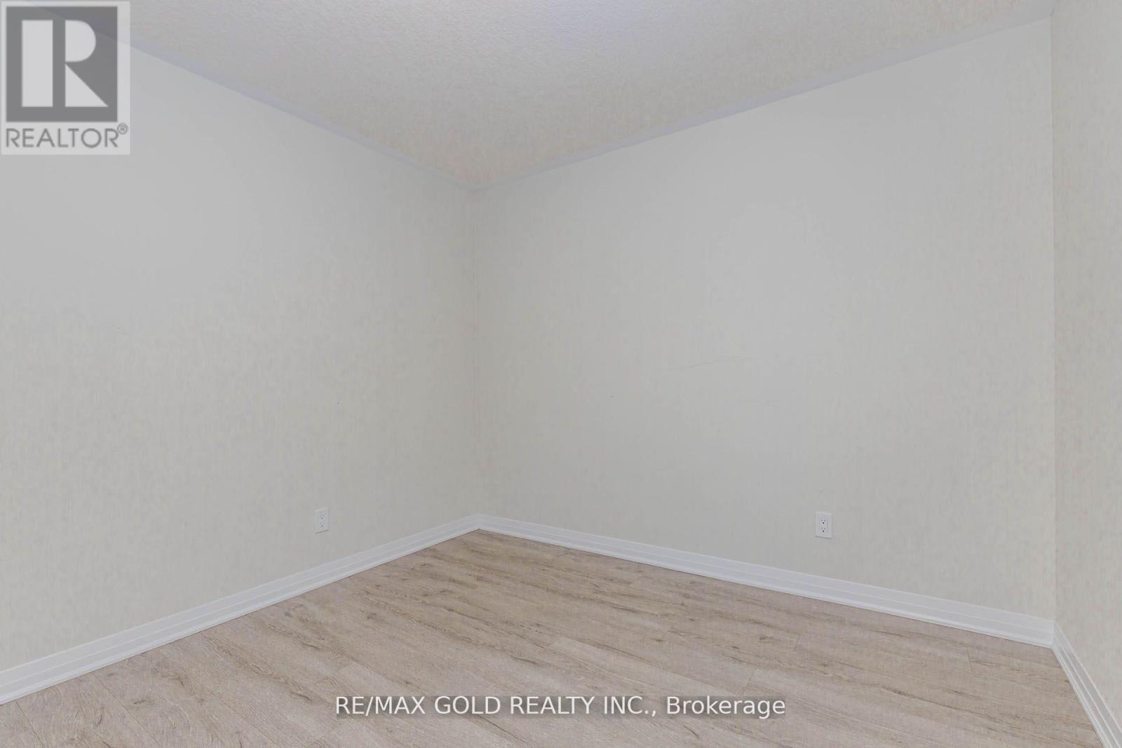 3 - 124 Seabrook Drive, Kitchener, Ontario  N2R 0R7 - Photo 37 - X12463447