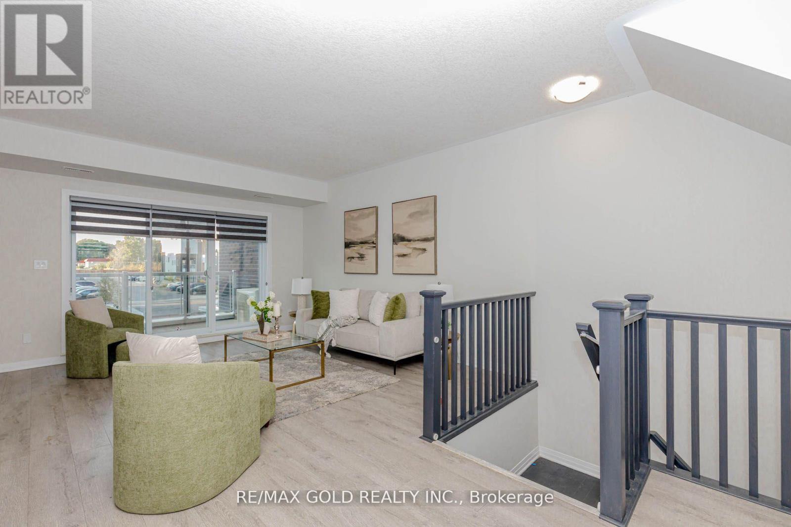3 - 124 Seabrook Drive, Kitchener, Ontario  N2R 0R7 - Photo 7 - X12463447
