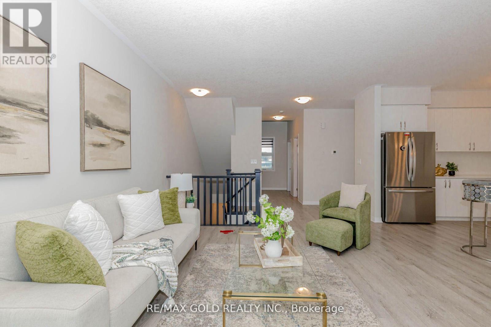 3 - 124 Seabrook Drive, Kitchener, Ontario  N2R 0R7 - Photo 9 - X12463447