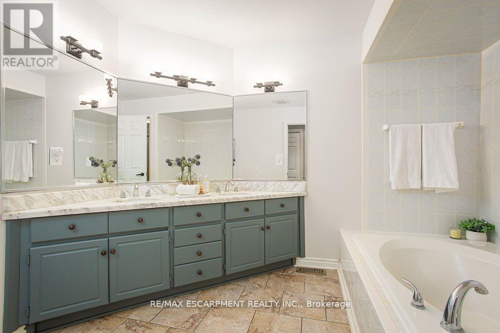 27 Blackberry Place, Hamilton, Ontario  L0R 1H2 - Photo 31 - X12463456