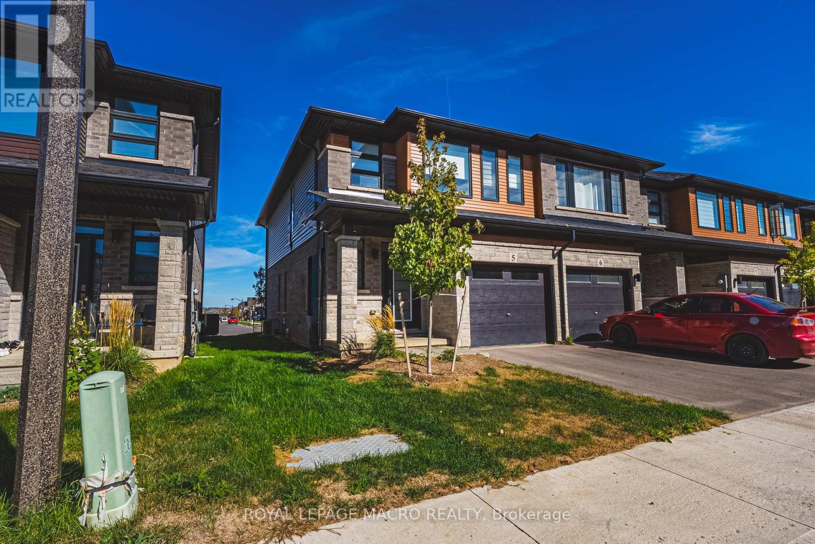 5 - 461 Blackburn Drive, Brantford, Ontario  N3T 0W9 - Photo 3 - X12463477