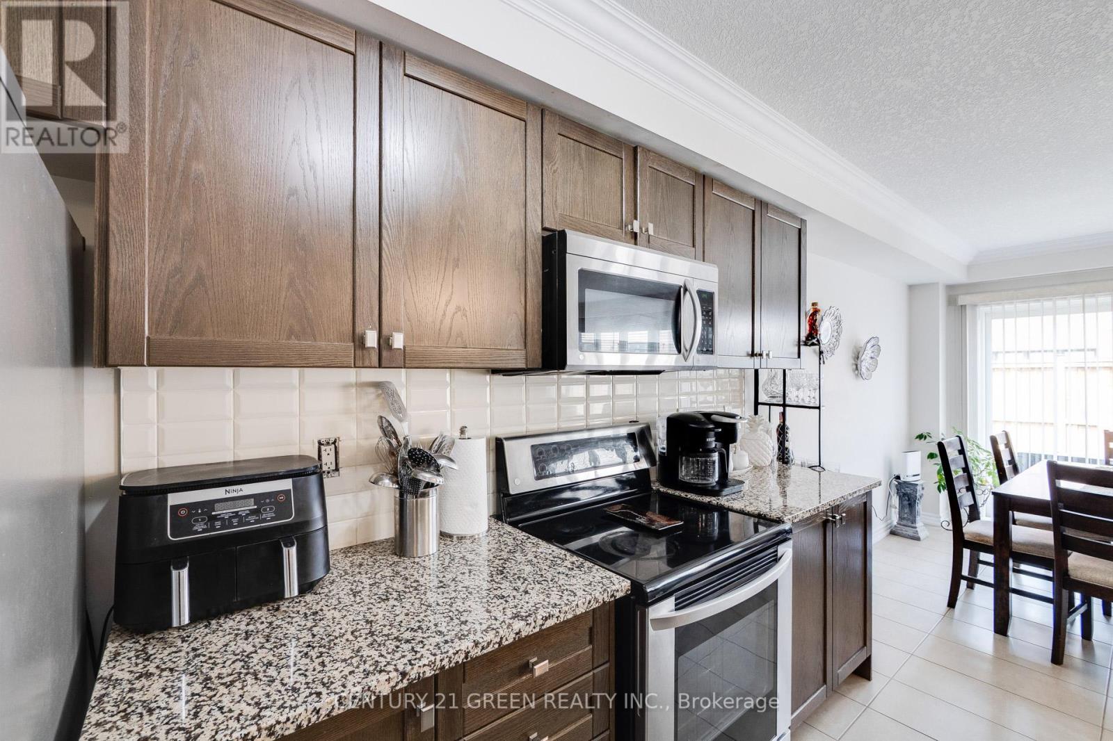 22 Scarletwood Street, Hamilton (Stoney Creek), Ontario  L8J 0K8 - Photo 28 - X12463521