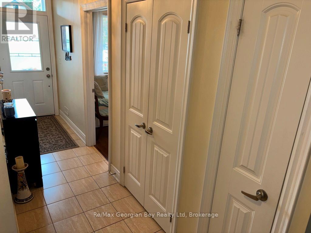 10 Maple Court, Severn, Ontario  L0K 1E0 - Photo 2 - S12463749
