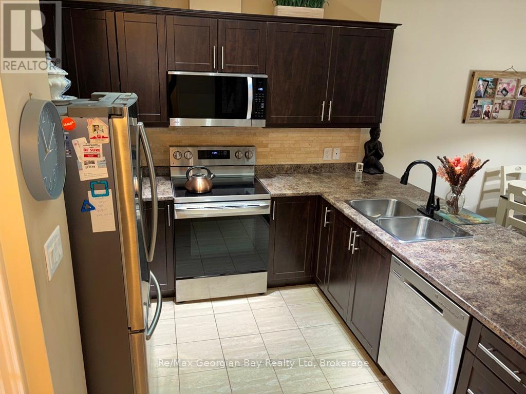 10 Maple Court, Severn, Ontario  L0K 1E0 - Photo 4 - S12463749