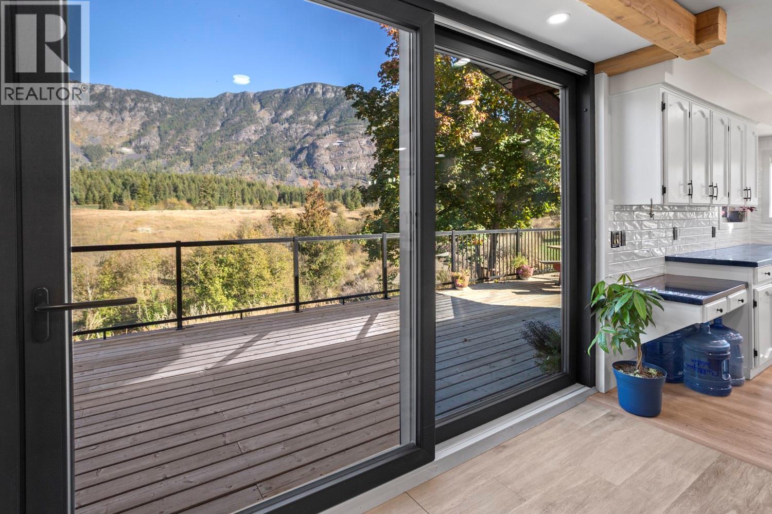 730 Canyon-Lister Road, Lister, British Columbia  V0B 1G2 - Photo 9 - 10364924