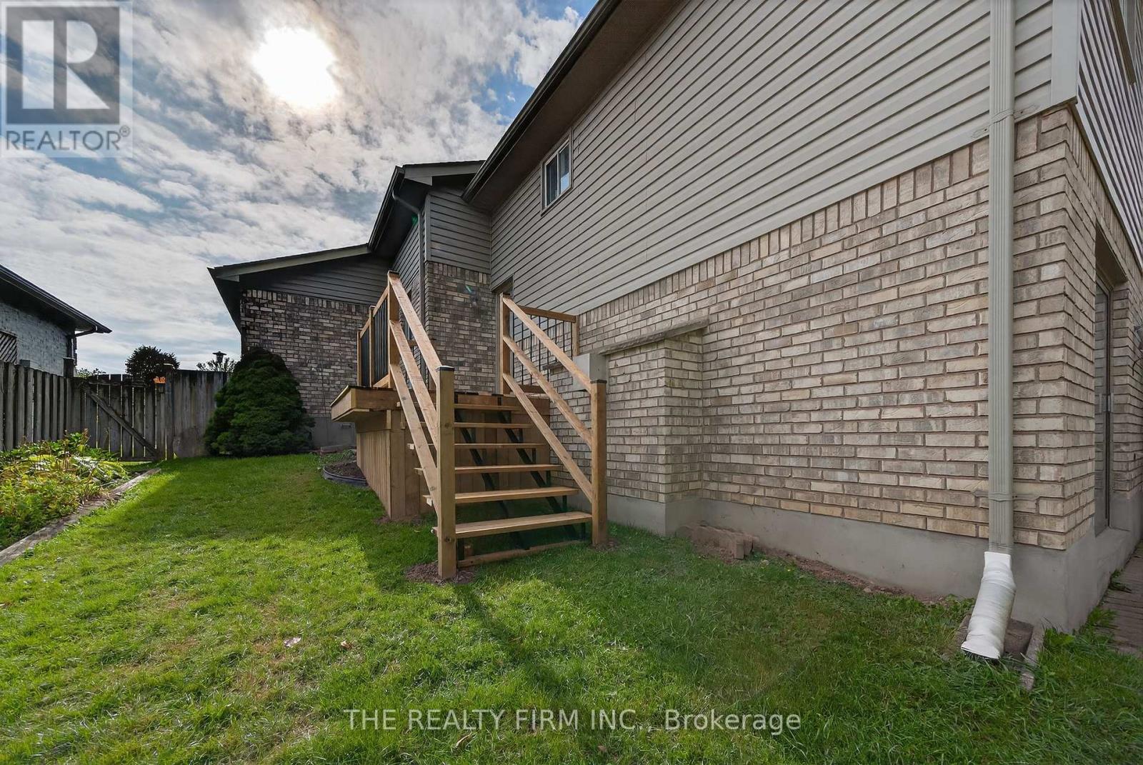 33 Stoneycreek Crescent, London North, Ontario  N5X 3X4 - Photo 29 - X12463643