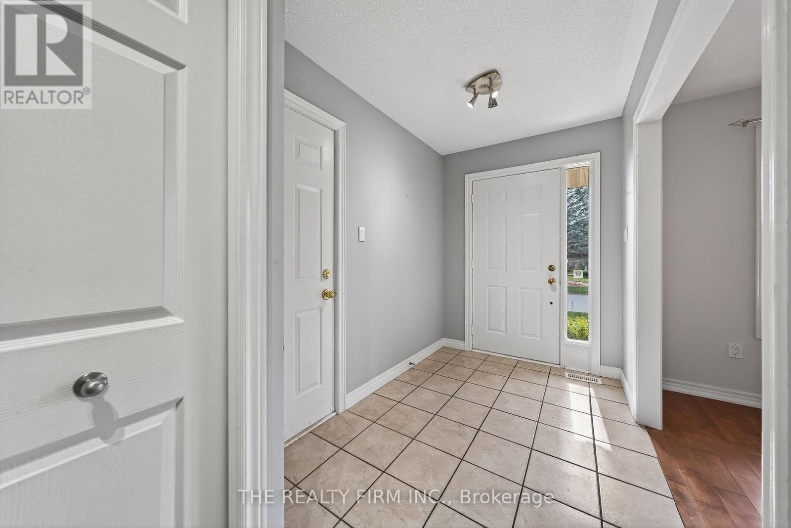 33 Stoneycreek Crescent, London North, Ontario  N5X 3X4 - Photo 3 - X12463643
