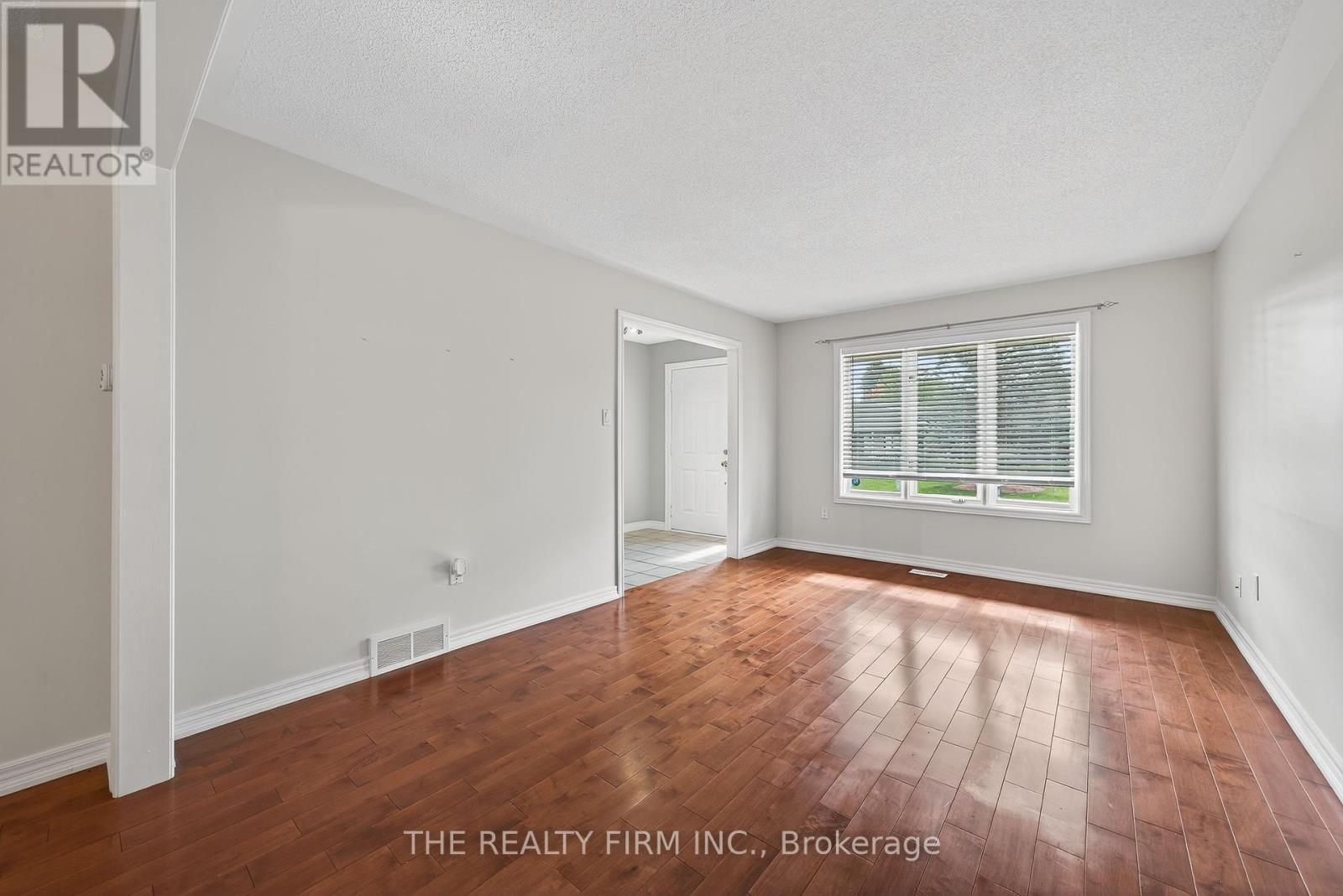 33 Stoneycreek Crescent, London North, Ontario  N5X 3X4 - Photo 6 - X12463643