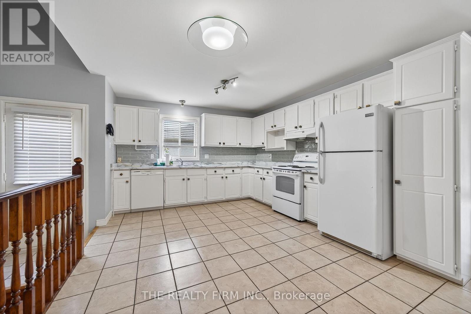 33 Stoneycreek Crescent, London North, Ontario  N5X 3X4 - Photo 9 - X12463643