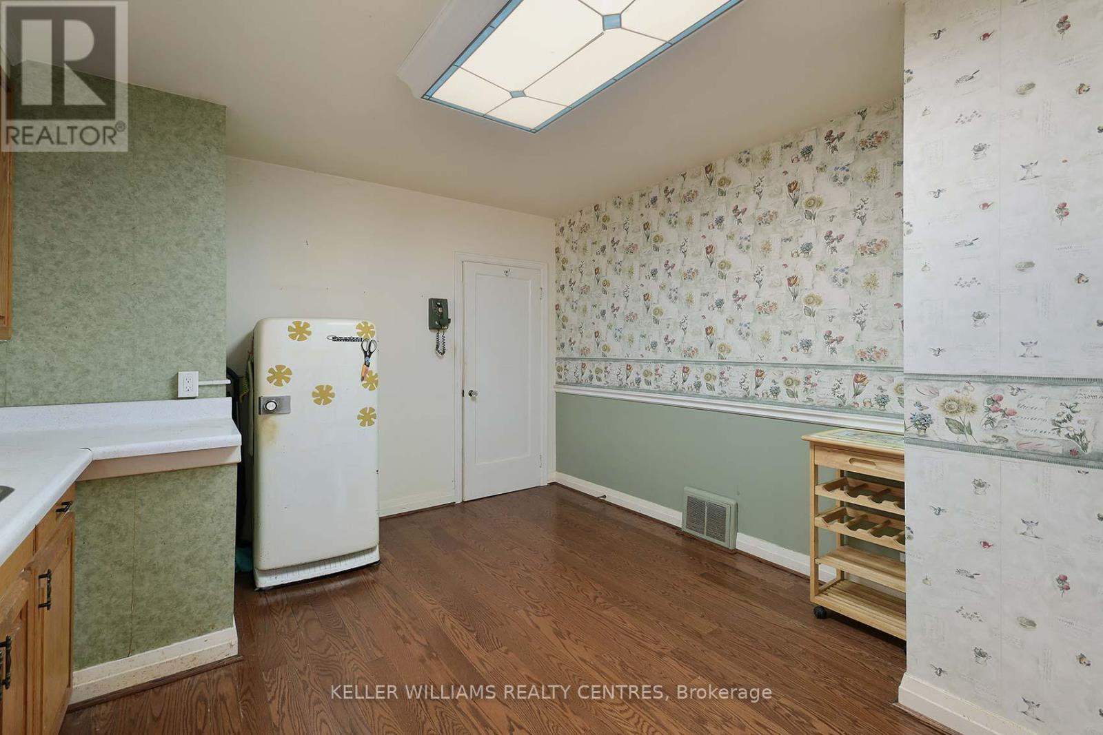 370 Delaware Avenue, Burlington, Ontario  L7R 3B5 - Photo 14 - W12463547
