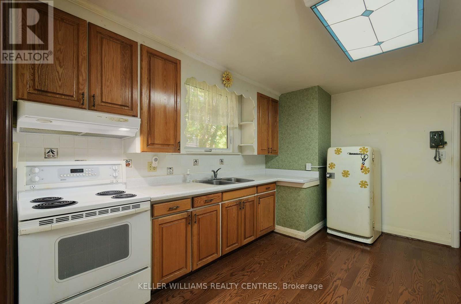 370 Delaware Avenue, Burlington, Ontario  L7R 3B5 - Photo 15 - W12463547