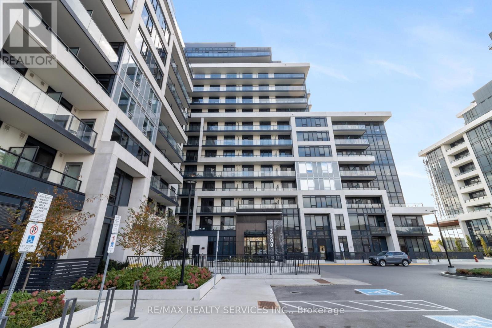 917 - 3200 William Coltson Avenue, Oakville, Ontario  L6H 7W6 - Photo 4 - W12463571