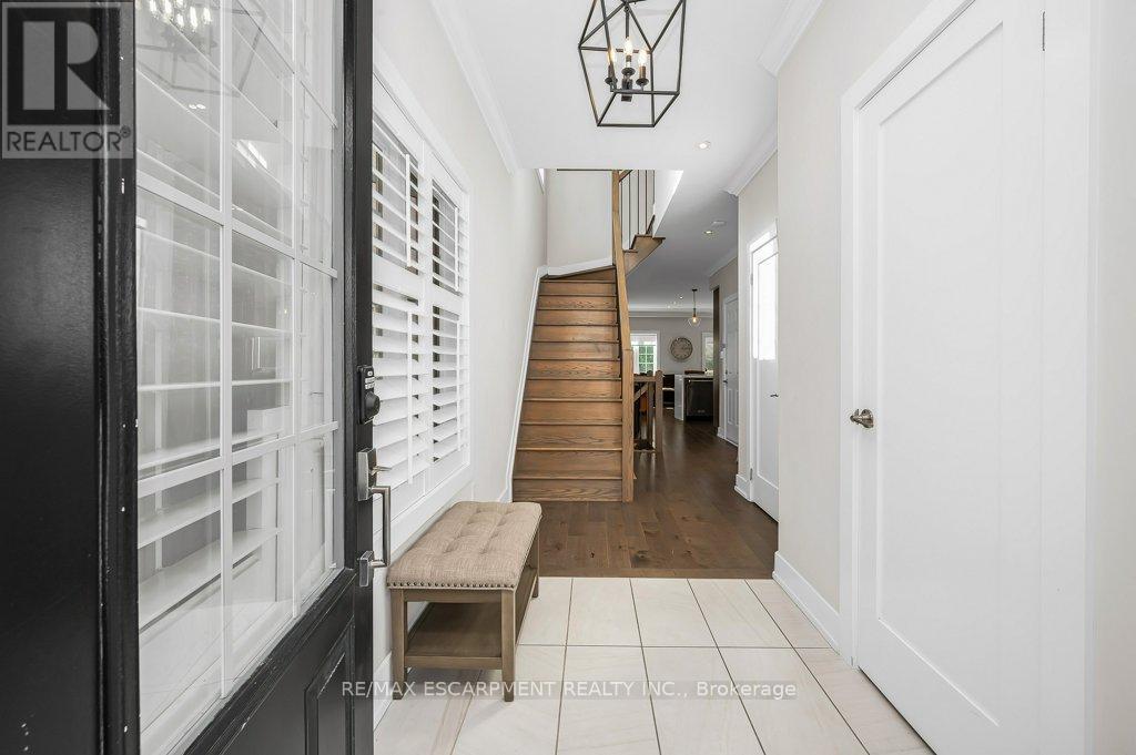 24 - 2086 Ghent Avenue, Burlington, Ontario  L7R 1Y3 - Photo 2 - W12463579