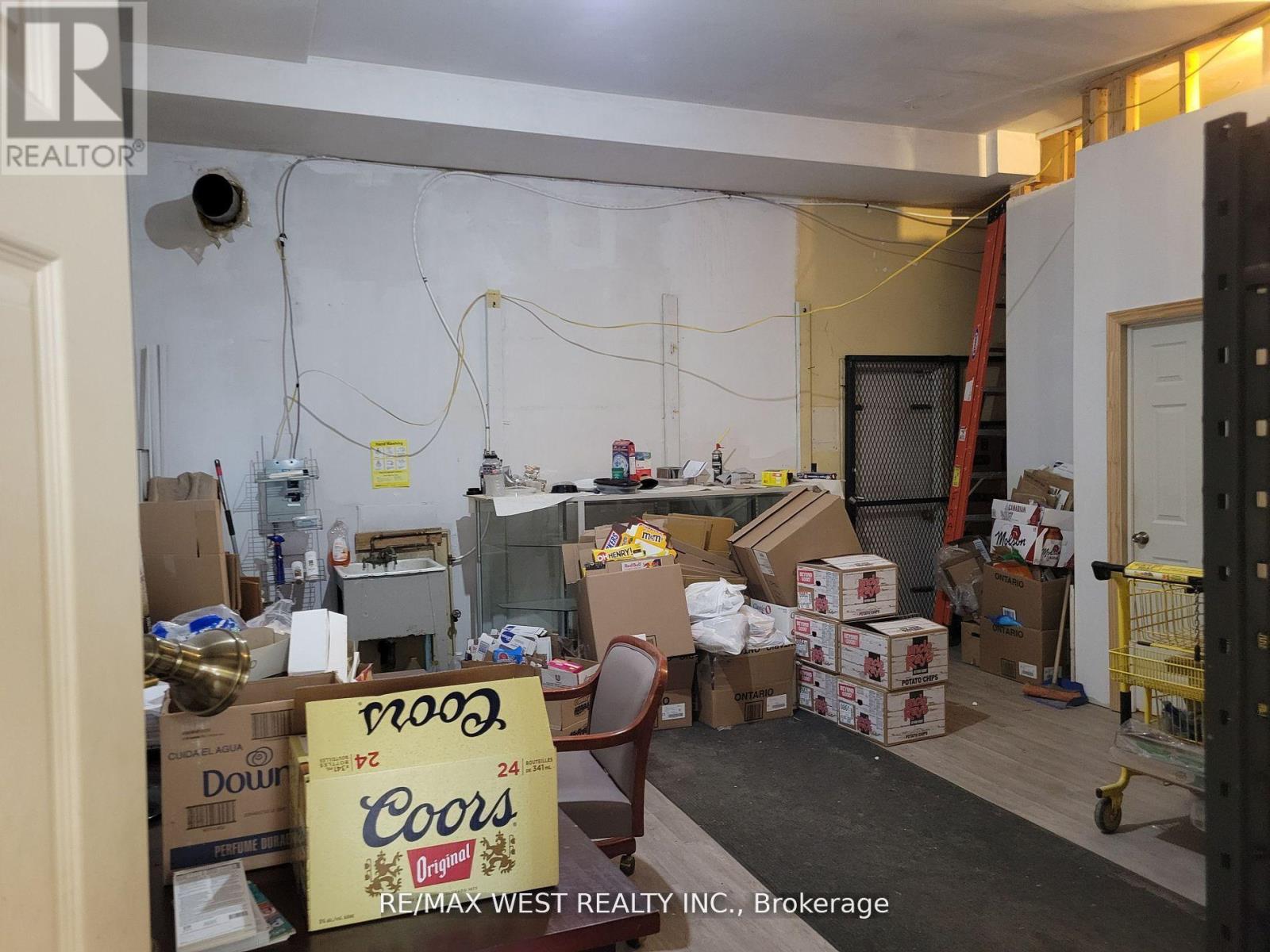 1990 Eglinton Avenue W, Toronto, Ontario  M6E 2J9 - Photo 10 - W12463593