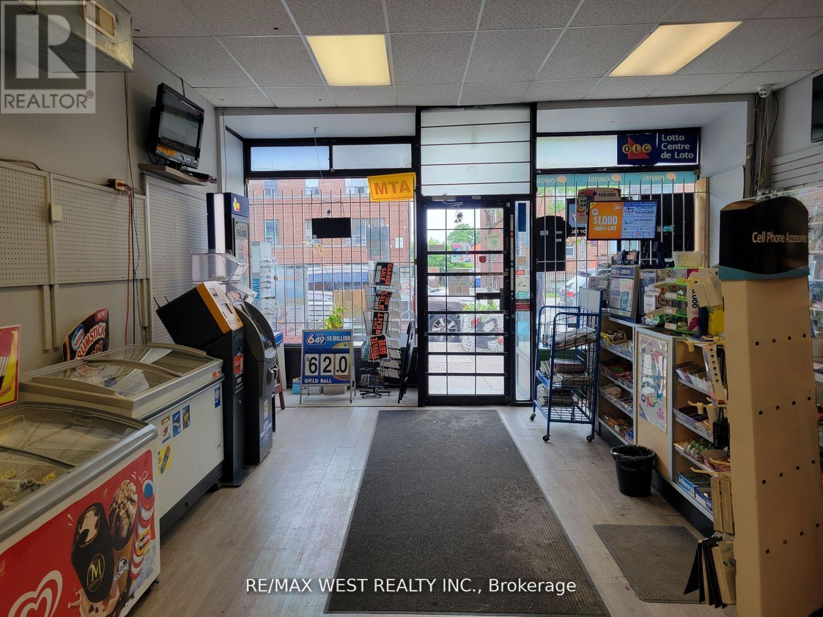 1990 Eglinton Avenue W, Toronto, Ontario  M6E 2J9 - Photo 15 - W12463593