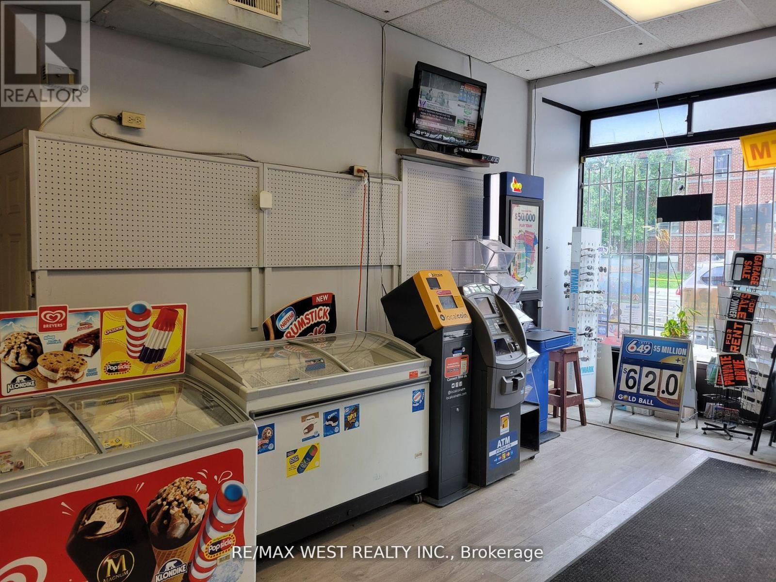 1990 Eglinton Avenue W, Toronto, Ontario  M6E 2J9 - Photo 16 - W12463593