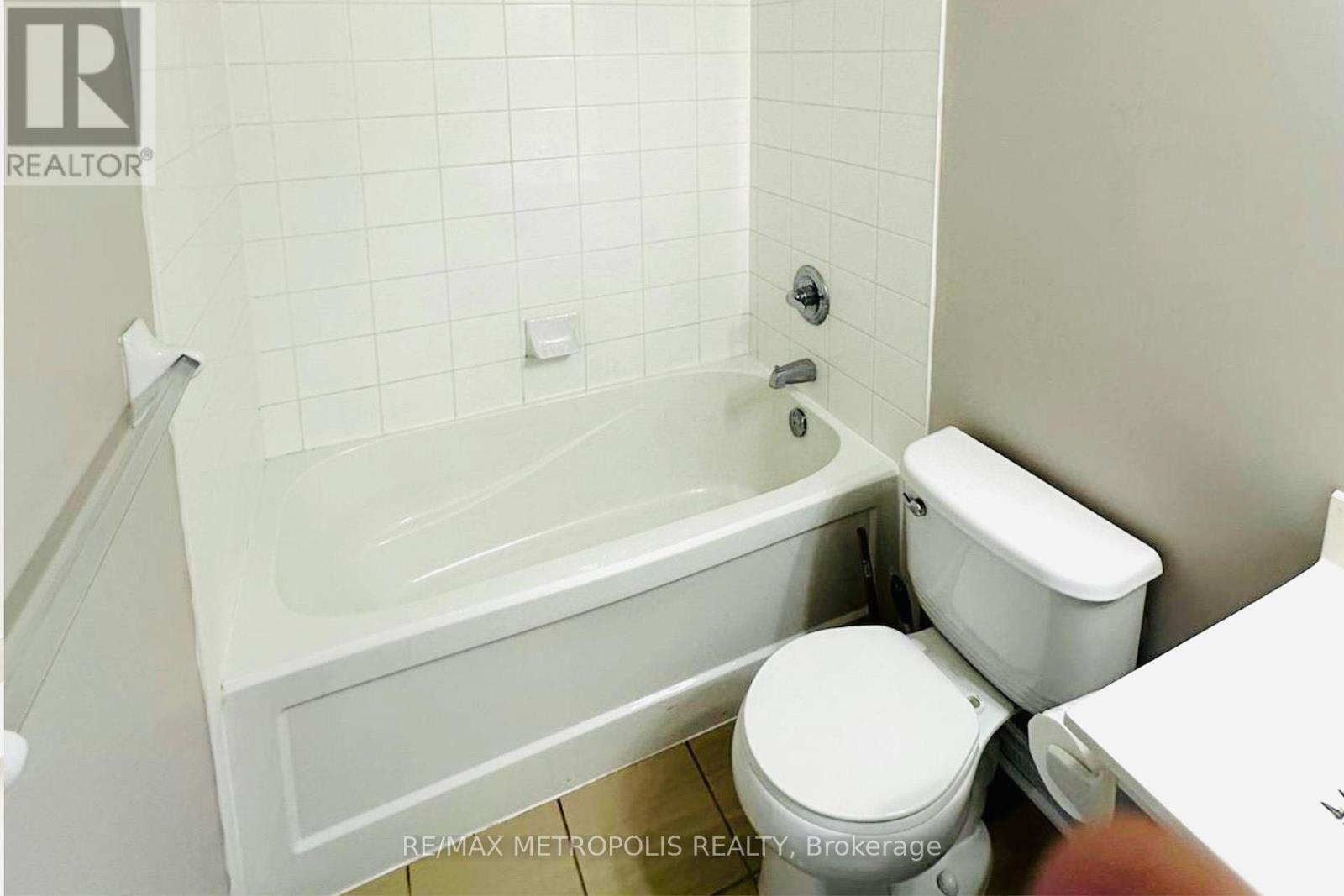 2504 - 385 Prince Of Wales Drive, Mississauga, Ontario  L5B 0C6 - Photo 10 - W12463611
