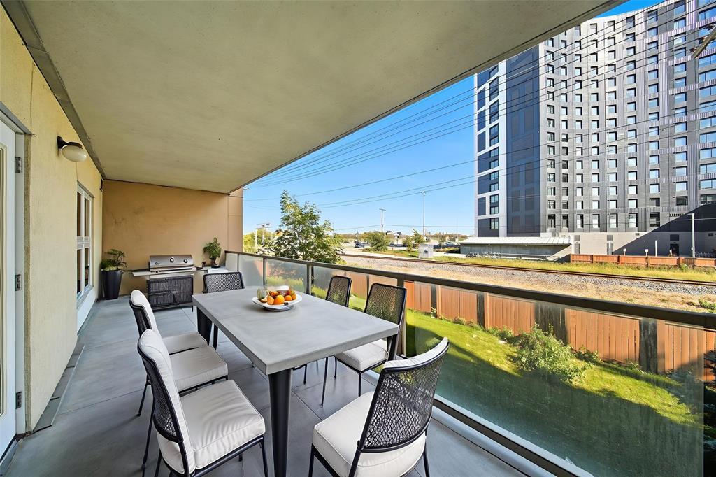 202 40 Shore Street, Winnipeg, Manitoba R2W 0H8 - Photo 1 - 202526305