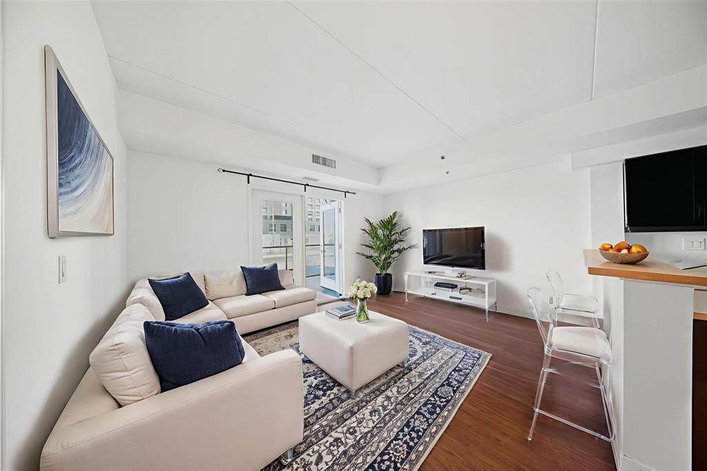 202 40 Shore Street, Winnipeg, Manitoba R2W 0H8 - Photo 3 - 202526305