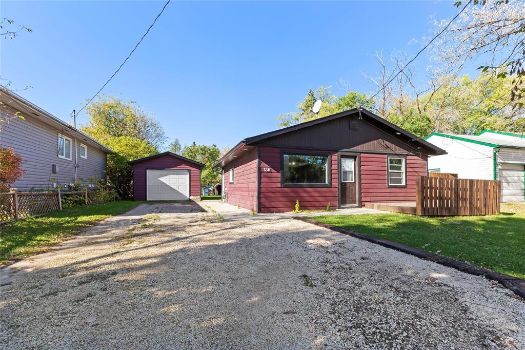136 Maplewood Street, Steinbach, Manitoba  R5G 2B3 - Photo 17 - 202526551