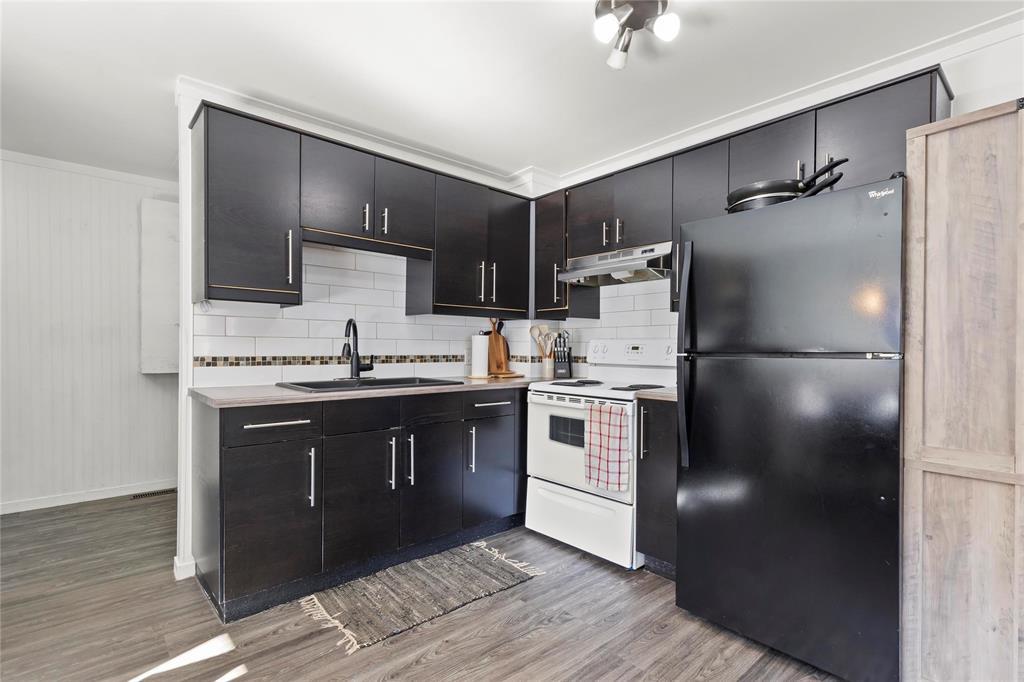 136 Maplewood Street, Steinbach, Manitoba  R5G 2B3 - Photo 3 - 202526551