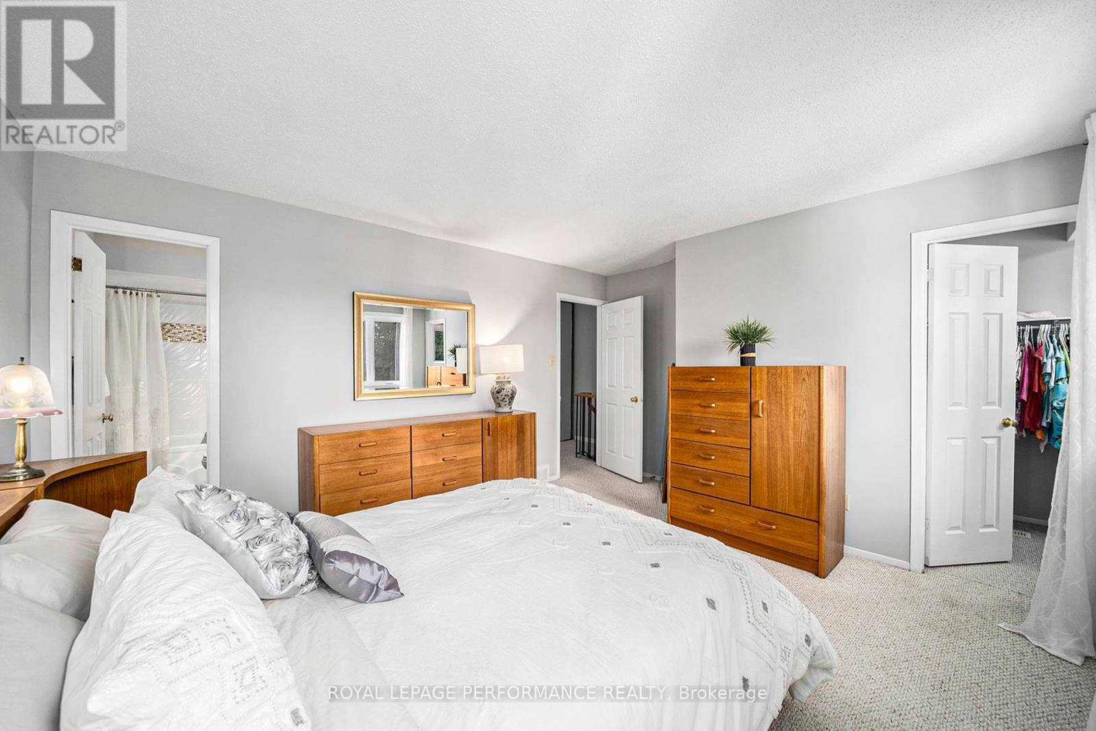 29 Hummingbird Crescent, Ottawa, Ontario  K2J 3A5 - Photo 11 - X12463625
