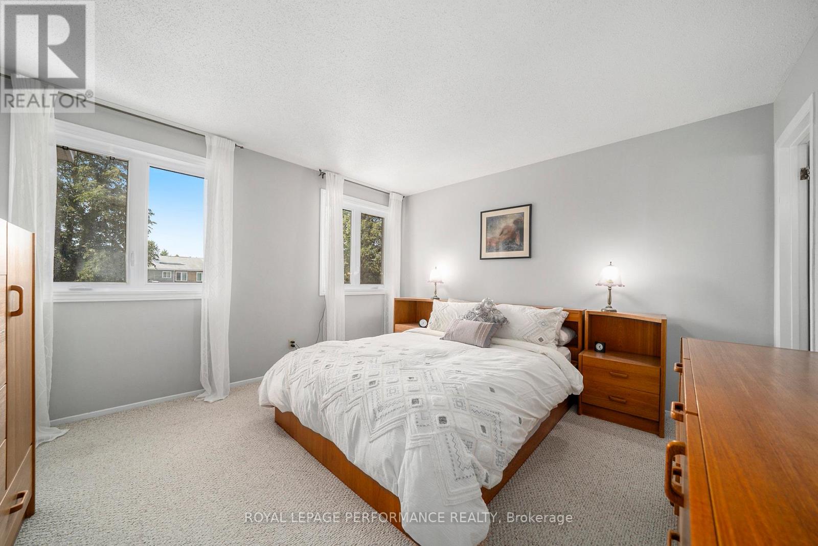 29 Hummingbird Crescent, Ottawa, Ontario  K2J 3A5 - Photo 12 - X12463625