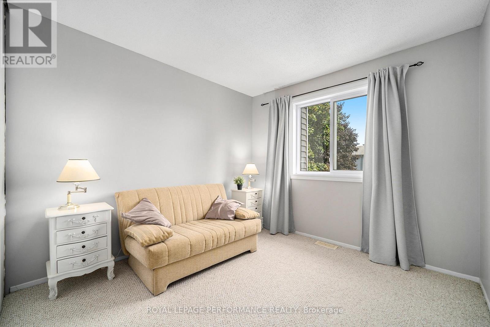 29 Hummingbird Crescent, Ottawa, Ontario  K2J 3A5 - Photo 15 - X12463625