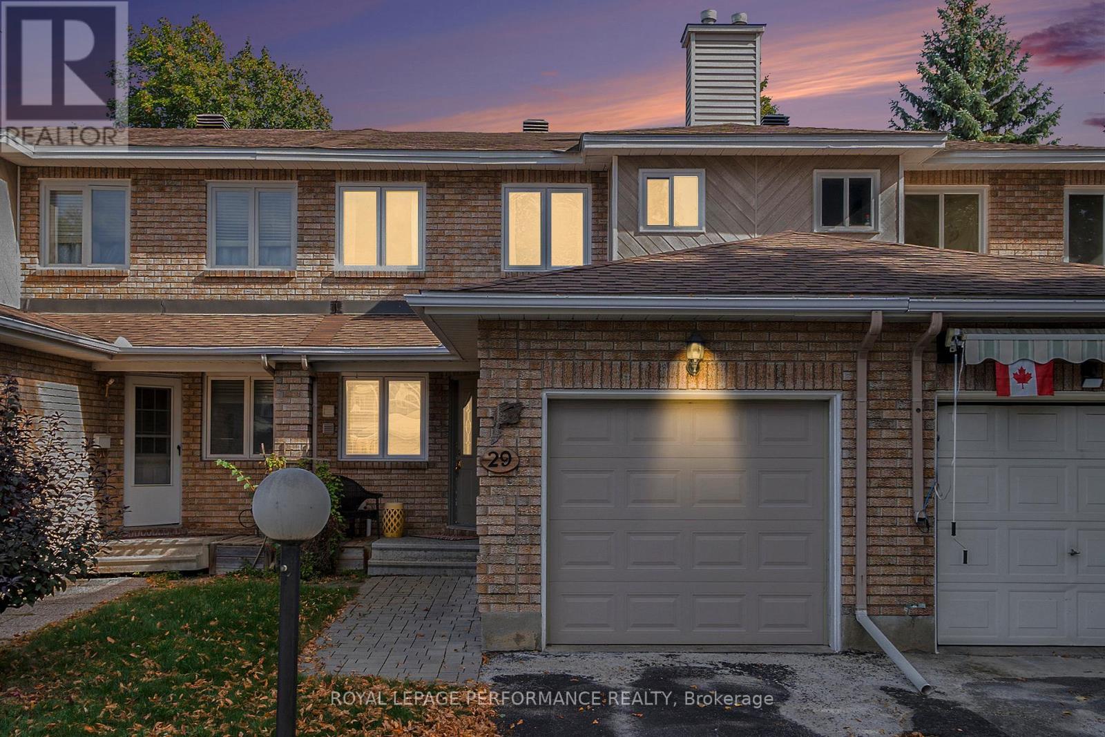29 Hummingbird Crescent, Ottawa, Ontario  K2J 3A5 - Photo 2 - X12463625