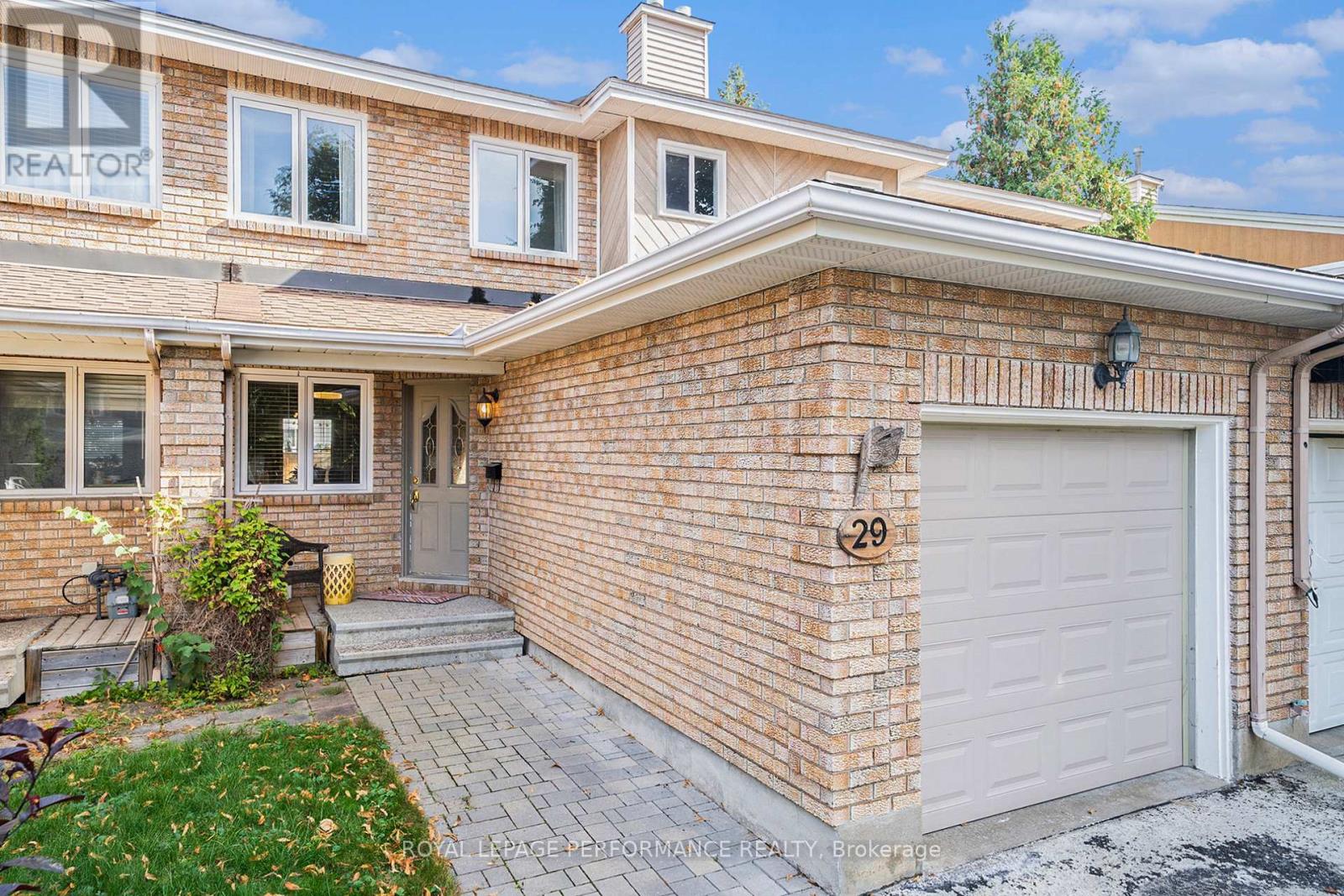 29 Hummingbird Crescent, Ottawa, Ontario  K2J 3A5 - Photo 3 - X12463625