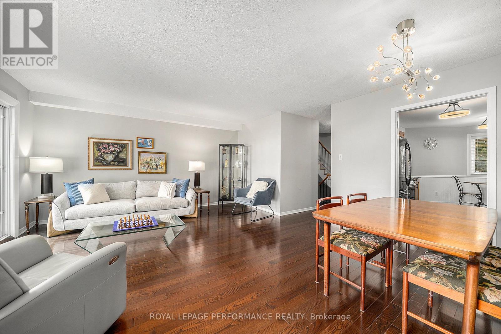 29 Hummingbird Crescent, Ottawa, Ontario  K2J 3A5 - Photo 6 - X12463625