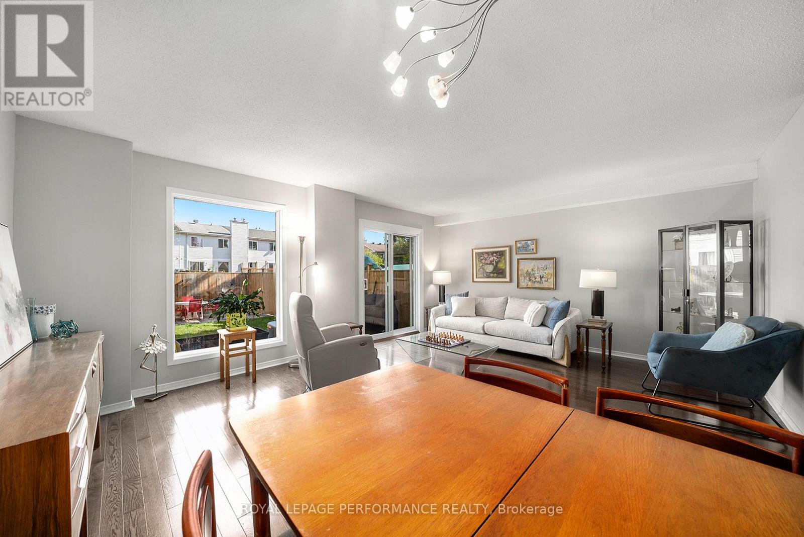 29 Hummingbird Crescent, Ottawa, Ontario  K2J 3A5 - Photo 7 - X12463625