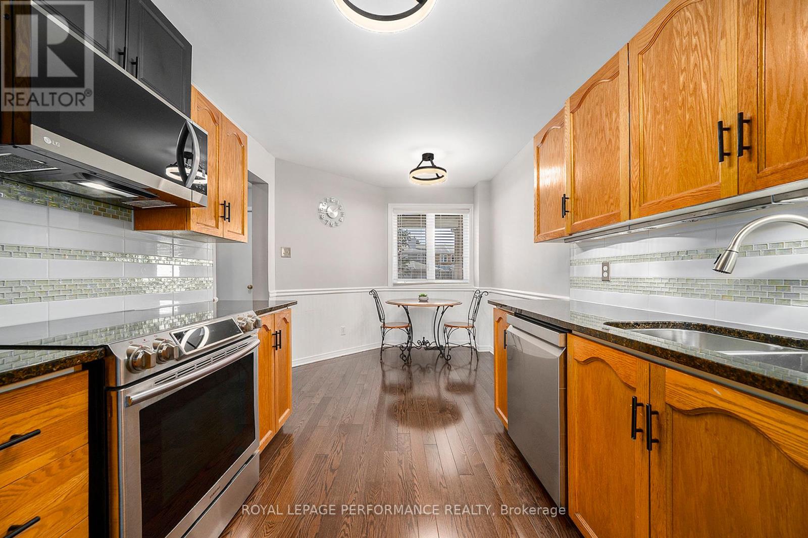 29 Hummingbird Crescent, Ottawa, Ontario  K2J 3A5 - Photo 8 - X12463625