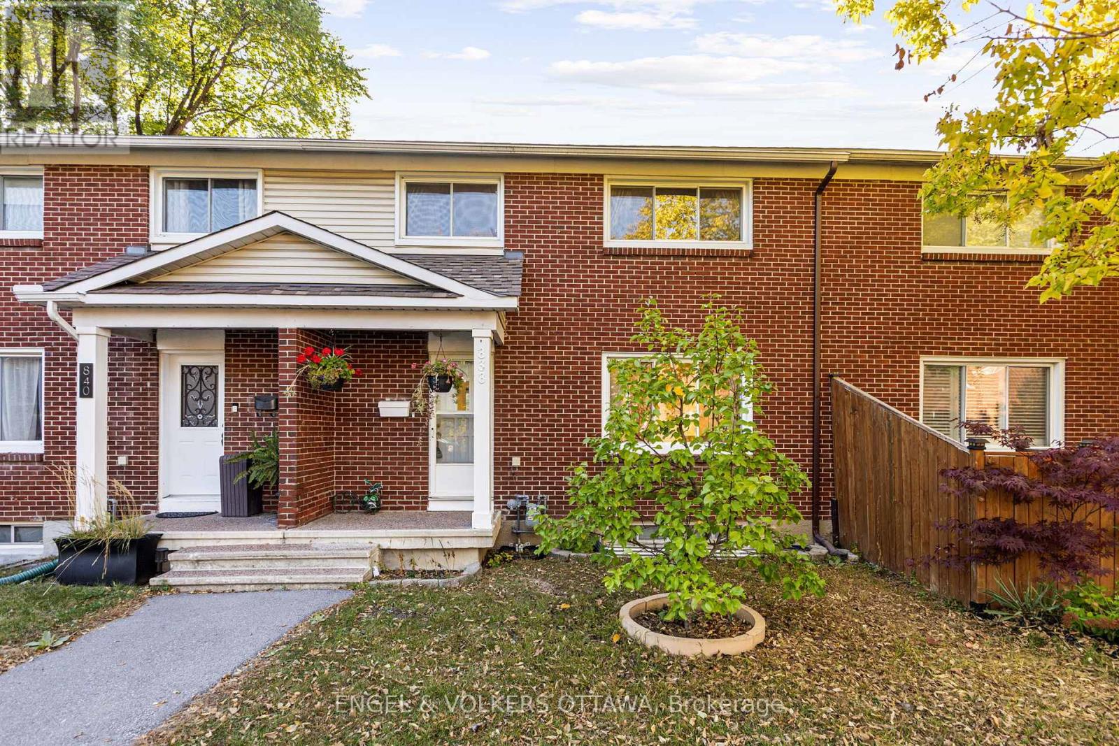 838 Borthwick Avenue, Ottawa, Ontario  K1K 2M8 - Photo 1 - X12463660