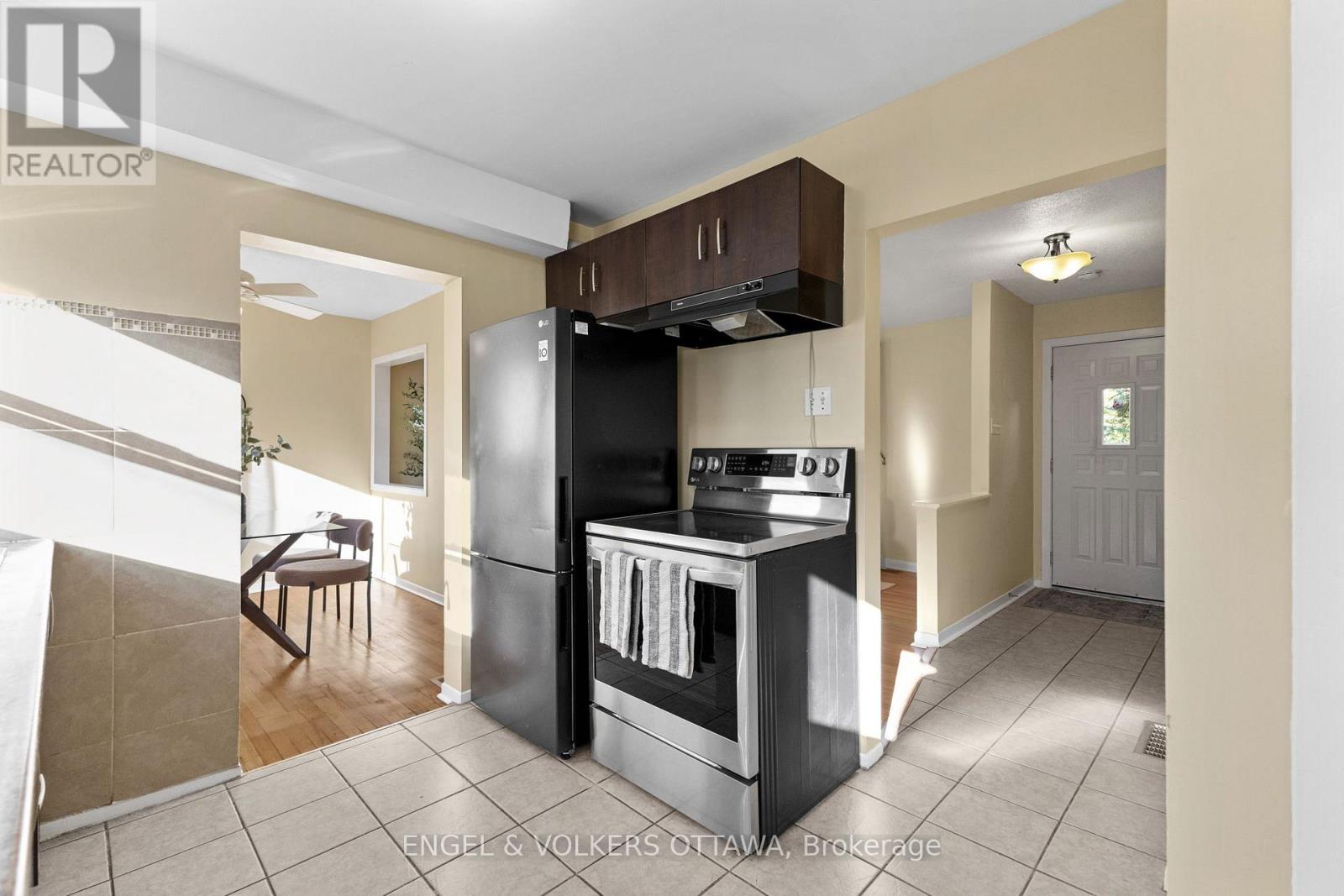 838 Borthwick Avenue, Ottawa, Ontario  K1K 2M8 - Photo 13 - X12463660