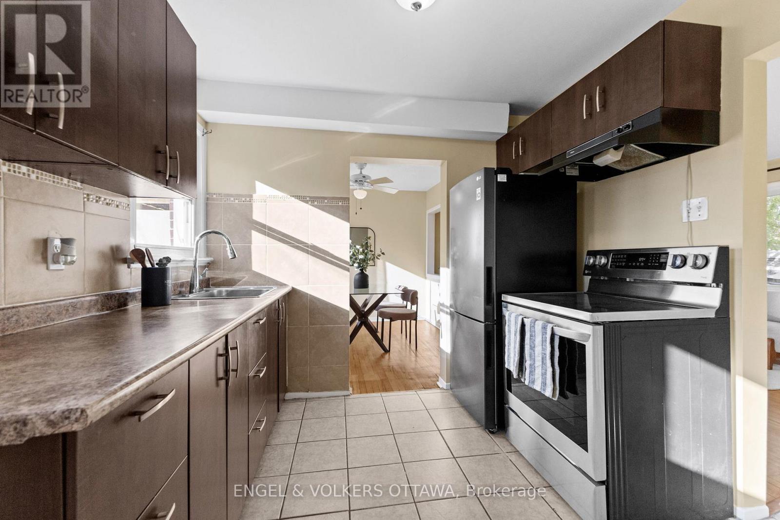 838 Borthwick Avenue, Ottawa, Ontario  K1K 2M8 - Photo 15 - X12463660