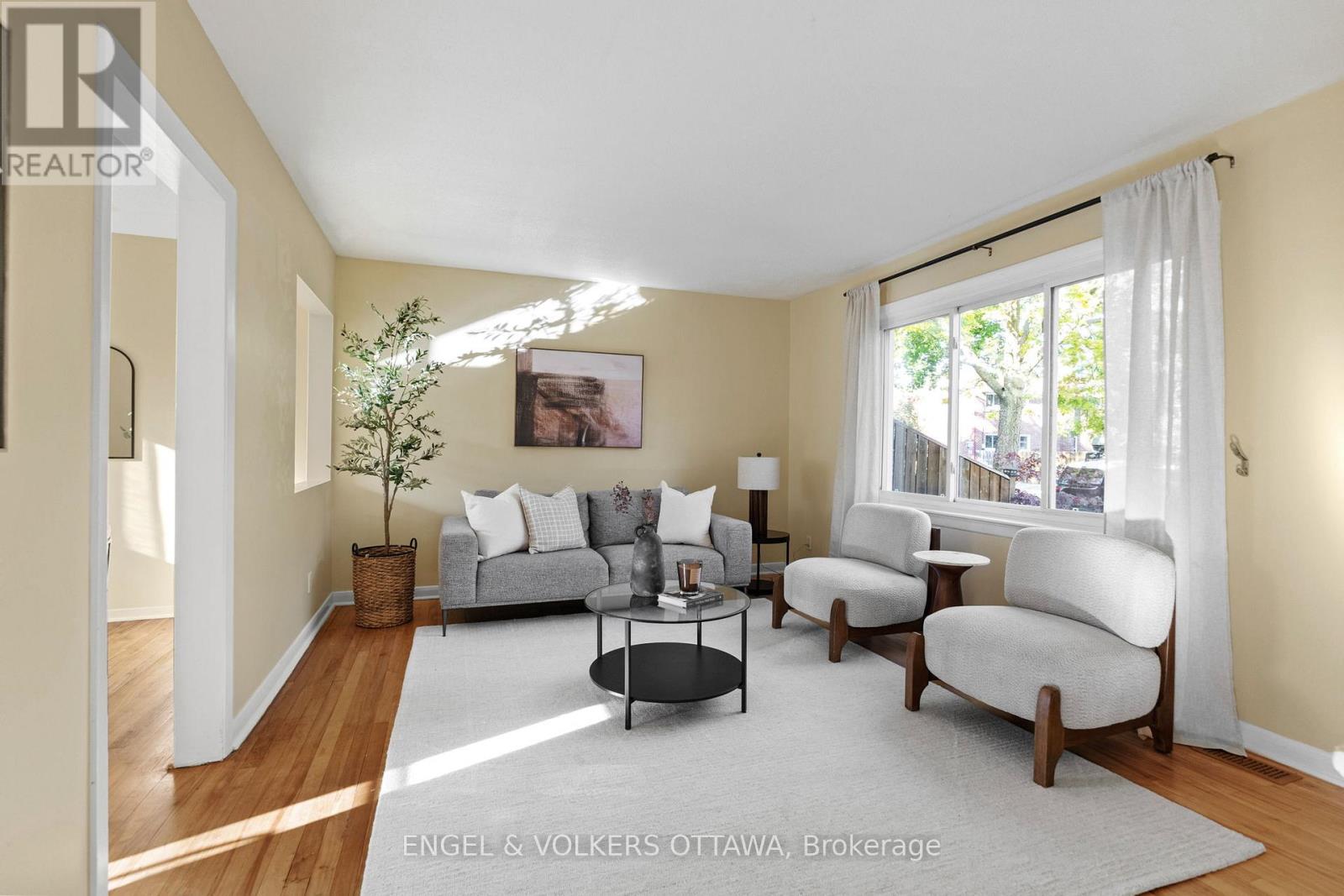 838 Borthwick Avenue, Ottawa, Ontario  K1K 2M8 - Photo 2 - X12463660