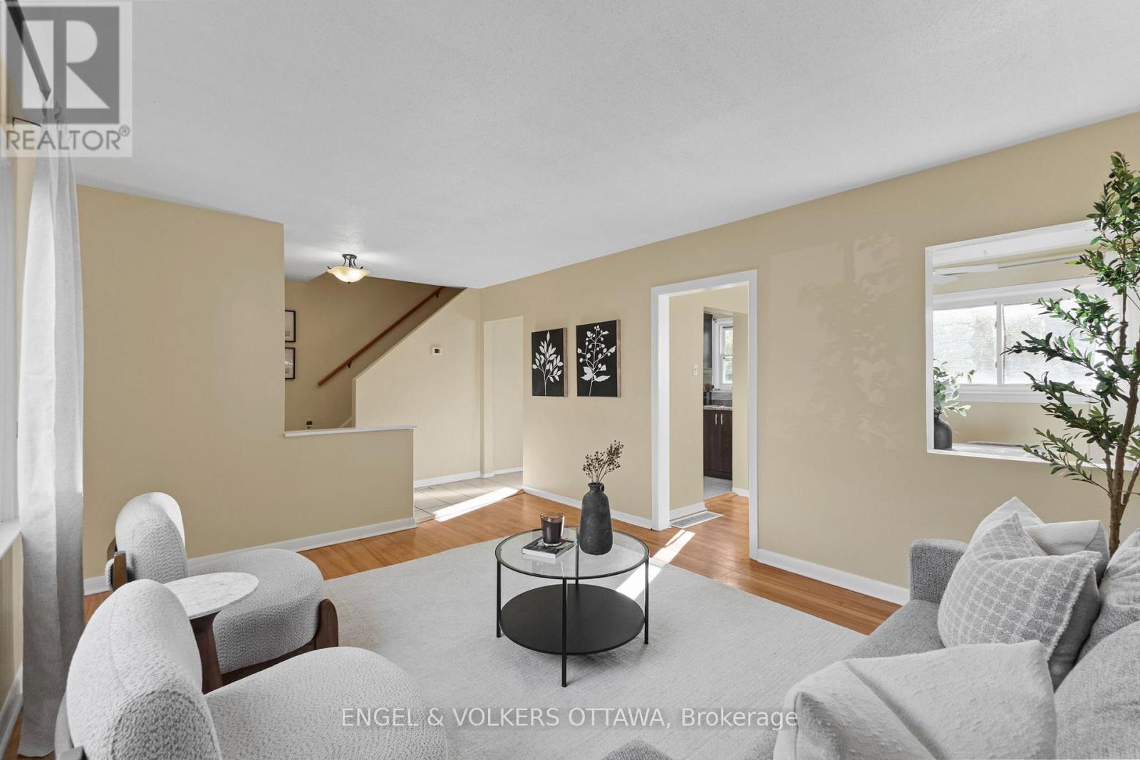 838 Borthwick Avenue, Ottawa, Ontario  K1K 2M8 - Photo 4 - X12463660