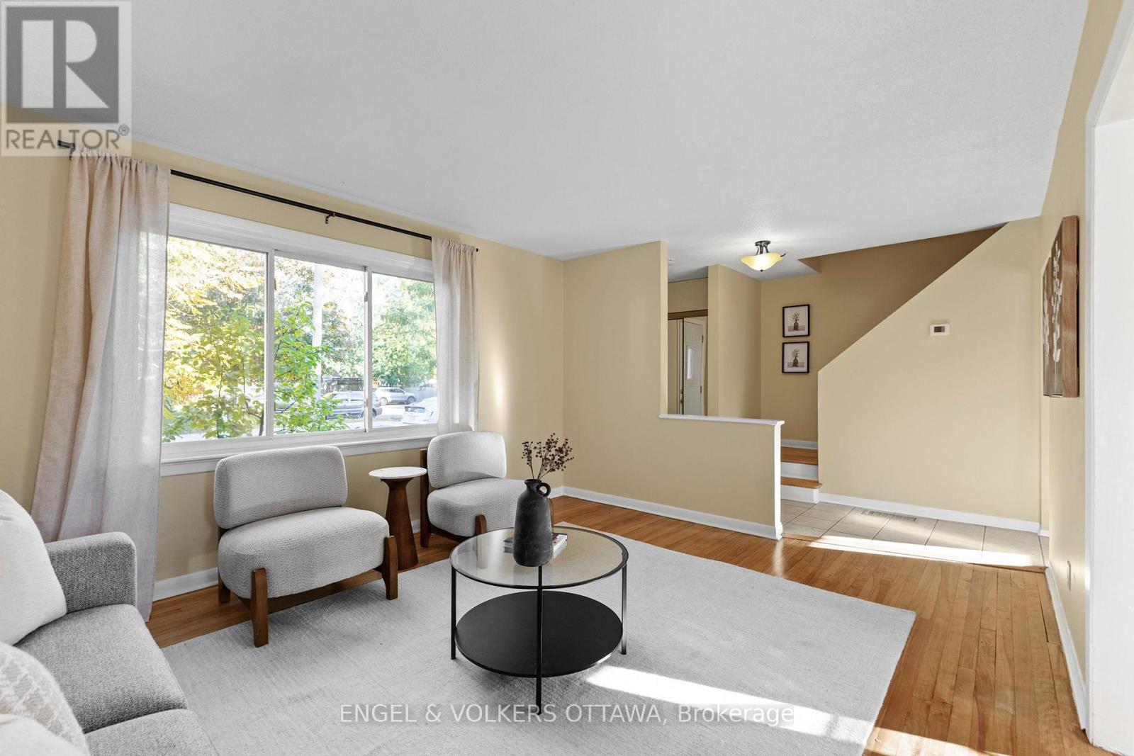838 Borthwick Avenue, Ottawa, Ontario  K1K 2M8 - Photo 5 - X12463660