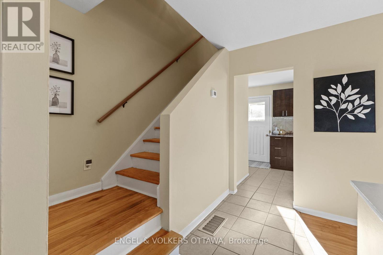 838 Borthwick Avenue, Ottawa, Ontario  K1K 2M8 - Photo 6 - X12463660